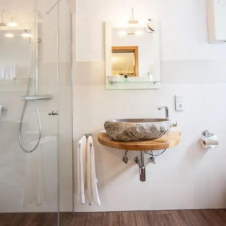 Hotel Landgasthaus Zum Kreuzberg Schonbach (Vulkaneifel)