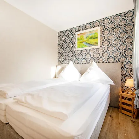 ホテル Landgasthaus Zum Kreuzberg 2*