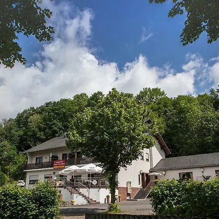 Landgasthaus Zum Kreuzberg Schonbach (Vulkaneifel)