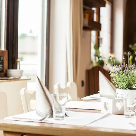 Landgasthaus Zum Kreuzberg Hotel