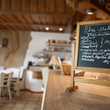 Landgasthaus Zum Kreuzberg 2*