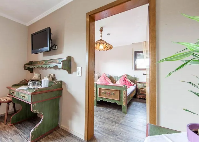 Hotel Landgasthaus Zum Kreuzberg Schonbach (Vulkaneifel)