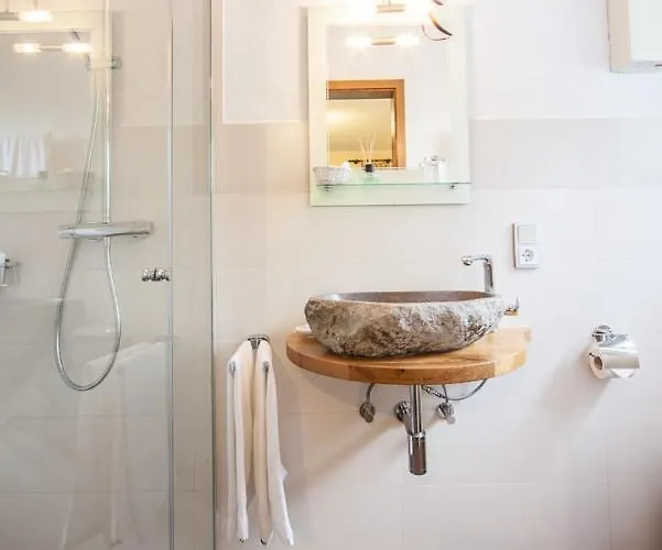 Hotel Landgasthaus Zum Kreuzberg Schonbach (Vulkaneifel)