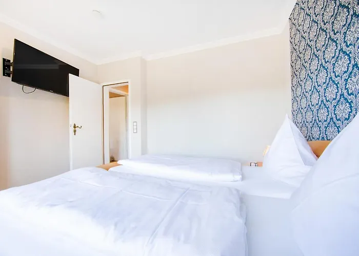 Landgasthaus Zum Kreuzberg Hotel Schonbach (Vulkaneifel)