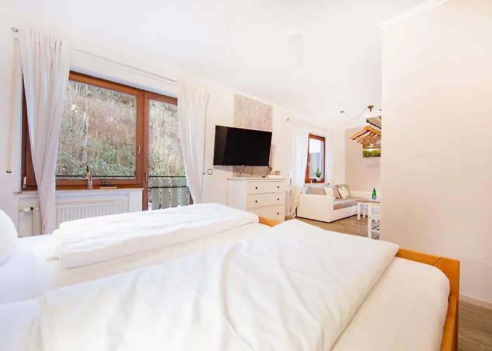 Landgasthaus Zum Kreuzberg 2*